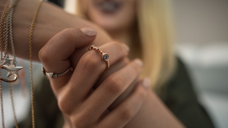 Choosing the Perfect Engagement Ring: A Comprehensive Guide