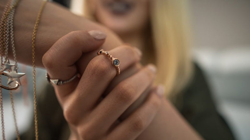 Choosing the Perfect Engagement Ring: A Comprehensive Guide